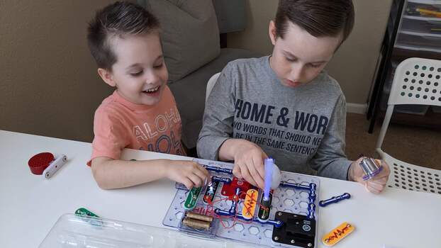 Setting up Snap Circuits