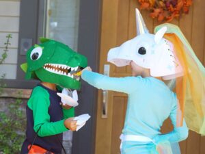 chomping-dinosaur-costume