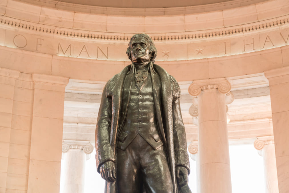 thomas jefferson statue.