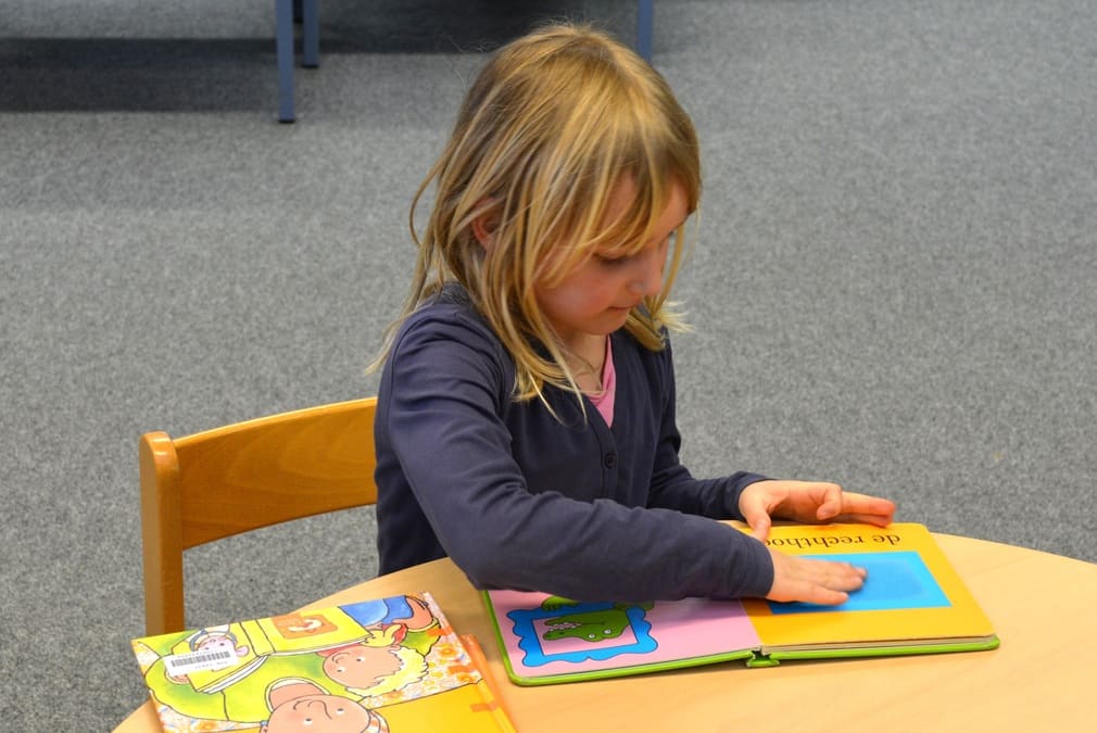 girl kid reading a book.